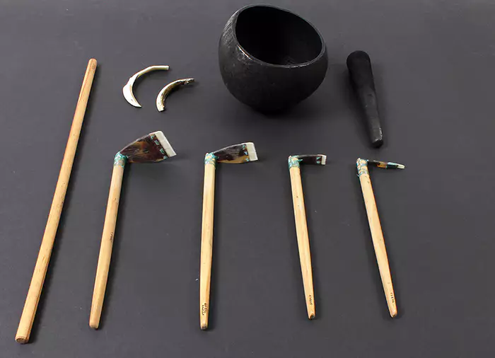 A set of tātatau tools and instruments made by the late Tufuga tātatau Su‘a Sulu‘ape Paulo II. Purchased from Su‘a Sulu‘ape Paulo II, 1991. Auckland War Memorial Museum - Tāmaki Paenga Hira. Top row L to R 53810.1, 53810.1, 53808.1 Bottom row L to R 53807