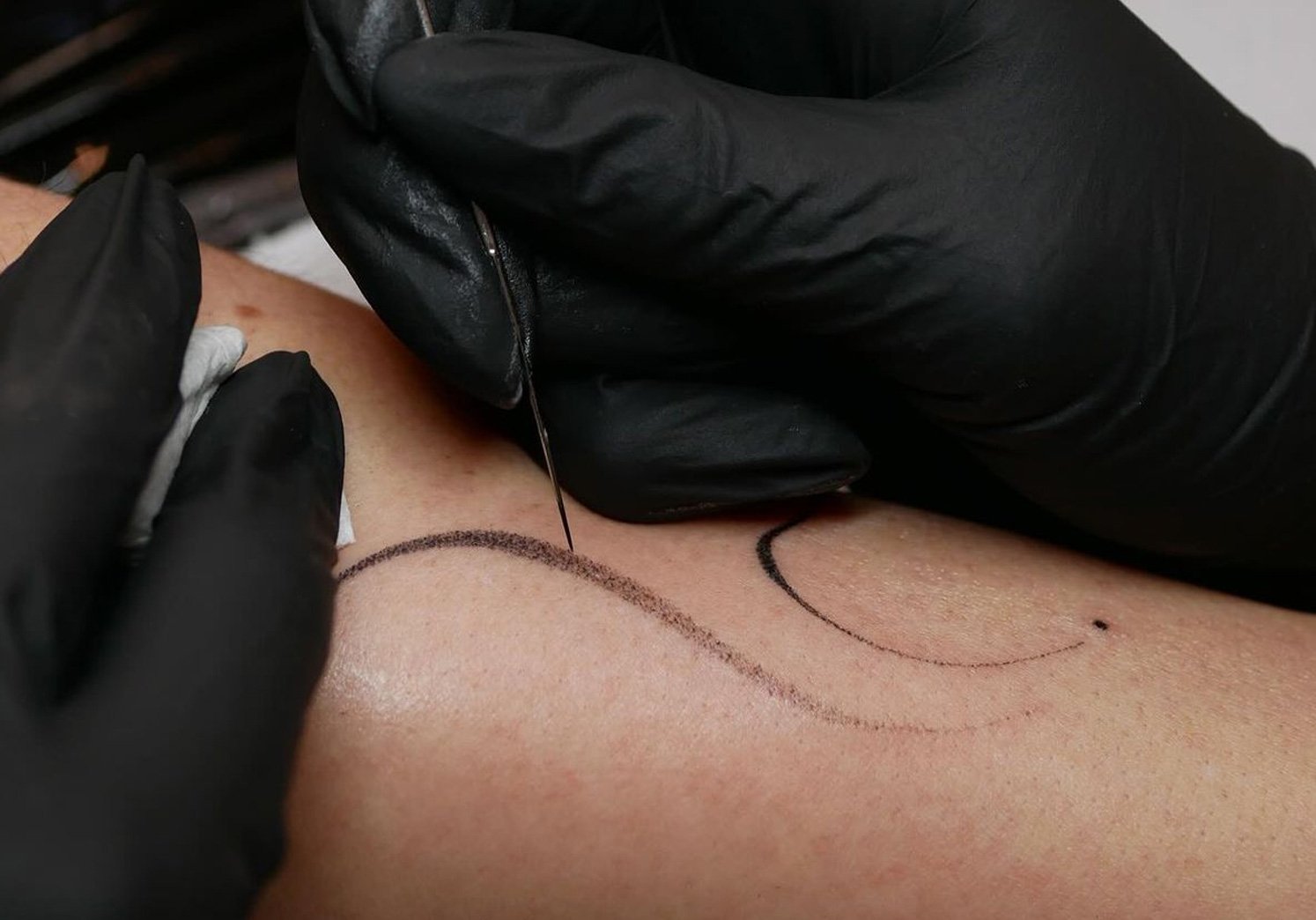 Handpoke tattooing by @liz.handpokez.ttt