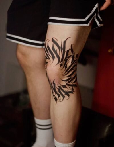 Script and lettering knee piece (artist unknown) via Pinterest