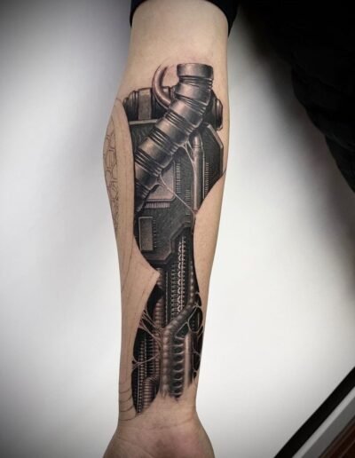 Biomechanical tattoo by Heng Yue（岳阳新刺客）@hengyue_newassassin_tattoo
