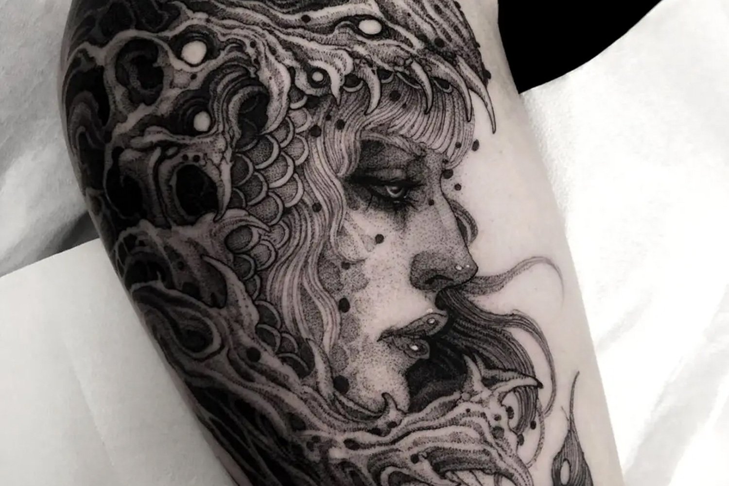 Illustrative tattooing style