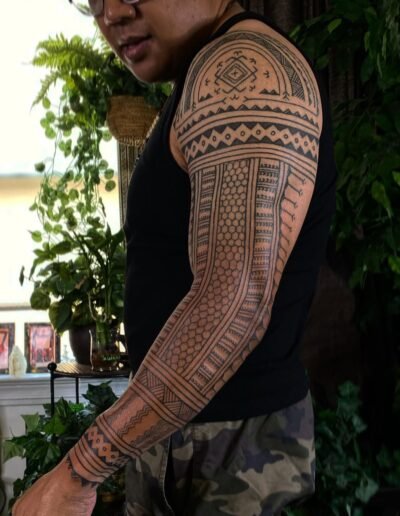 Filipino tattooing: Ilokano & Kalinga patterns in Ibaloi inspired format by Ayla Roda @tatakbyayla