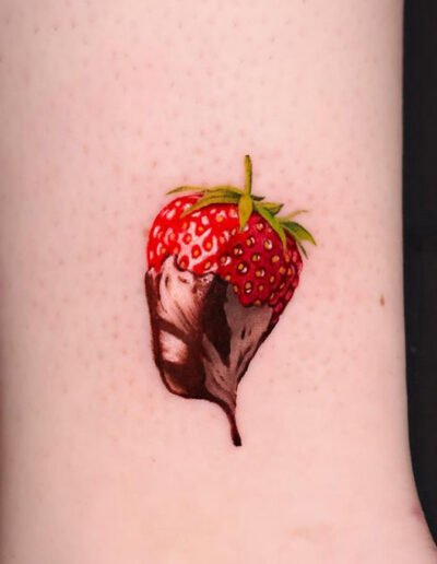 Microrealism: Micro-realism strawberry in chocolate tattoo by Romulo Souza Cheltenham @romulotatts