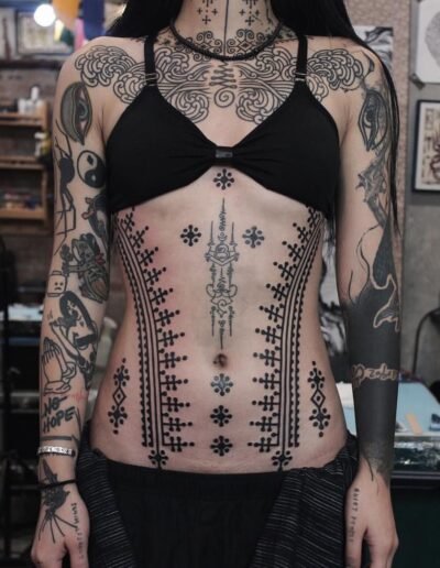 Ornamental blackwork tattoo by James Lau @i_am_jameslau