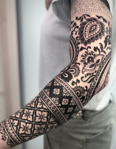Ornamental sleeve (artist unknown) via Pinterest