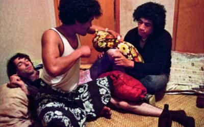 Sua Sulu‘ape Paulo II tattooing Tony Fomison, photographed by Mark Adams (1979)